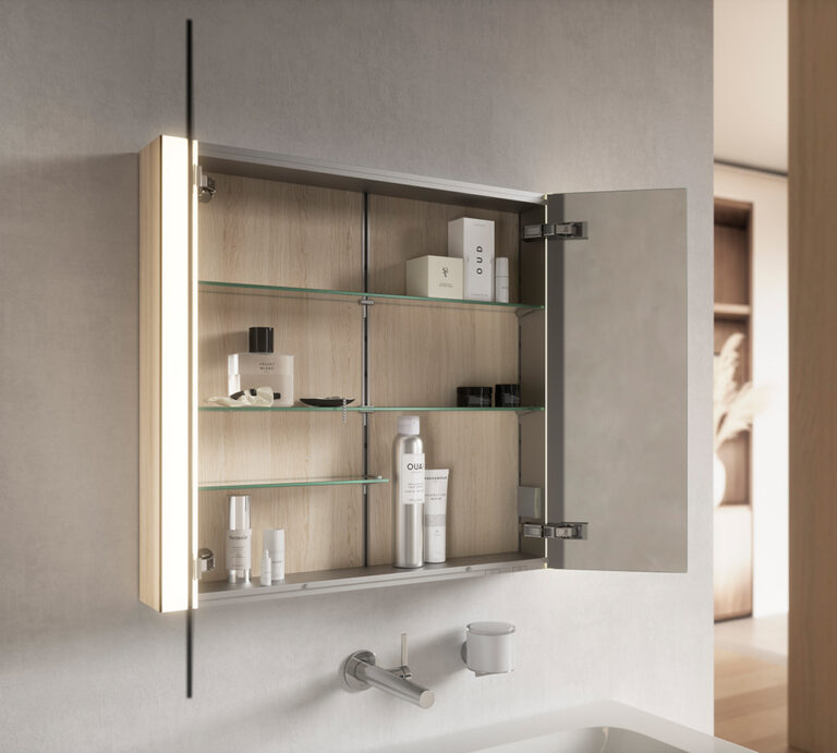 2232_KEU_Somaris_Cont02_2023_0320b_2T_800mm_interior_rueckwand_eiche